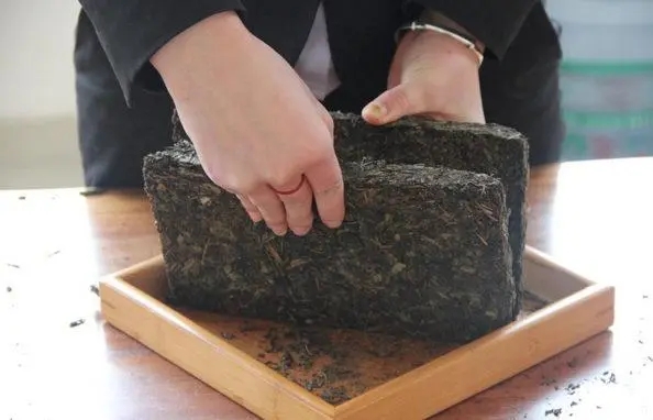 2022年怎么撬普洱茶磚？