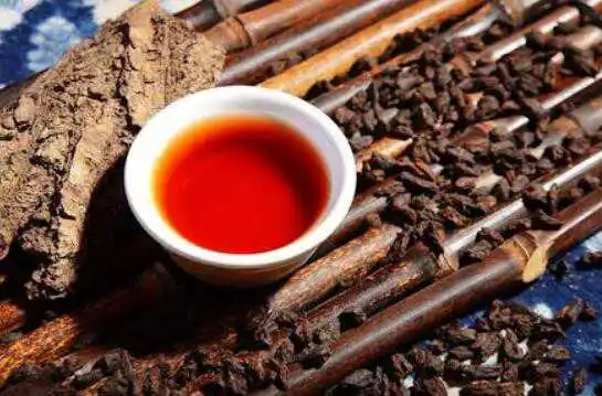 喝普洱茶出汗是怎么回事？