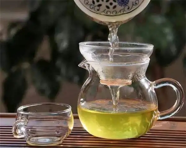 怎么快速清除茶垢？