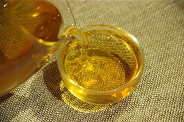 還在用自來水泡茶？難怪你泡的茶滋味不行~