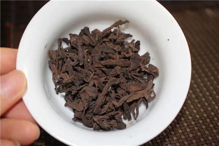 普洱茶的“樟香、棗香、糯香”等香味由什么決定？