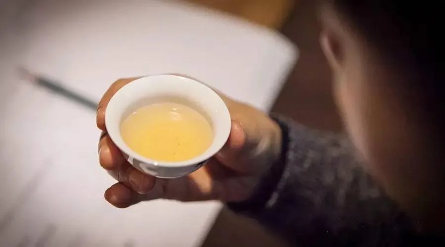 茶和水為什么會(huì)“分離”？